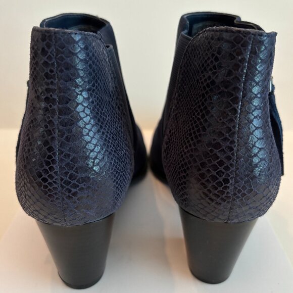 Vionic Anne Navy Faux Suede Booties Size 9 - Picture 4 of 8